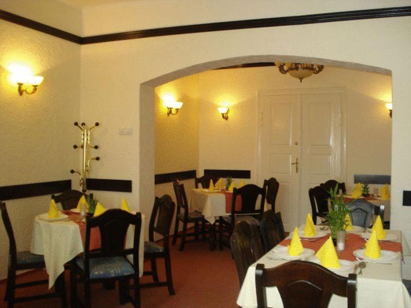 Pension Hotel Fast Radauti Luaran gambar