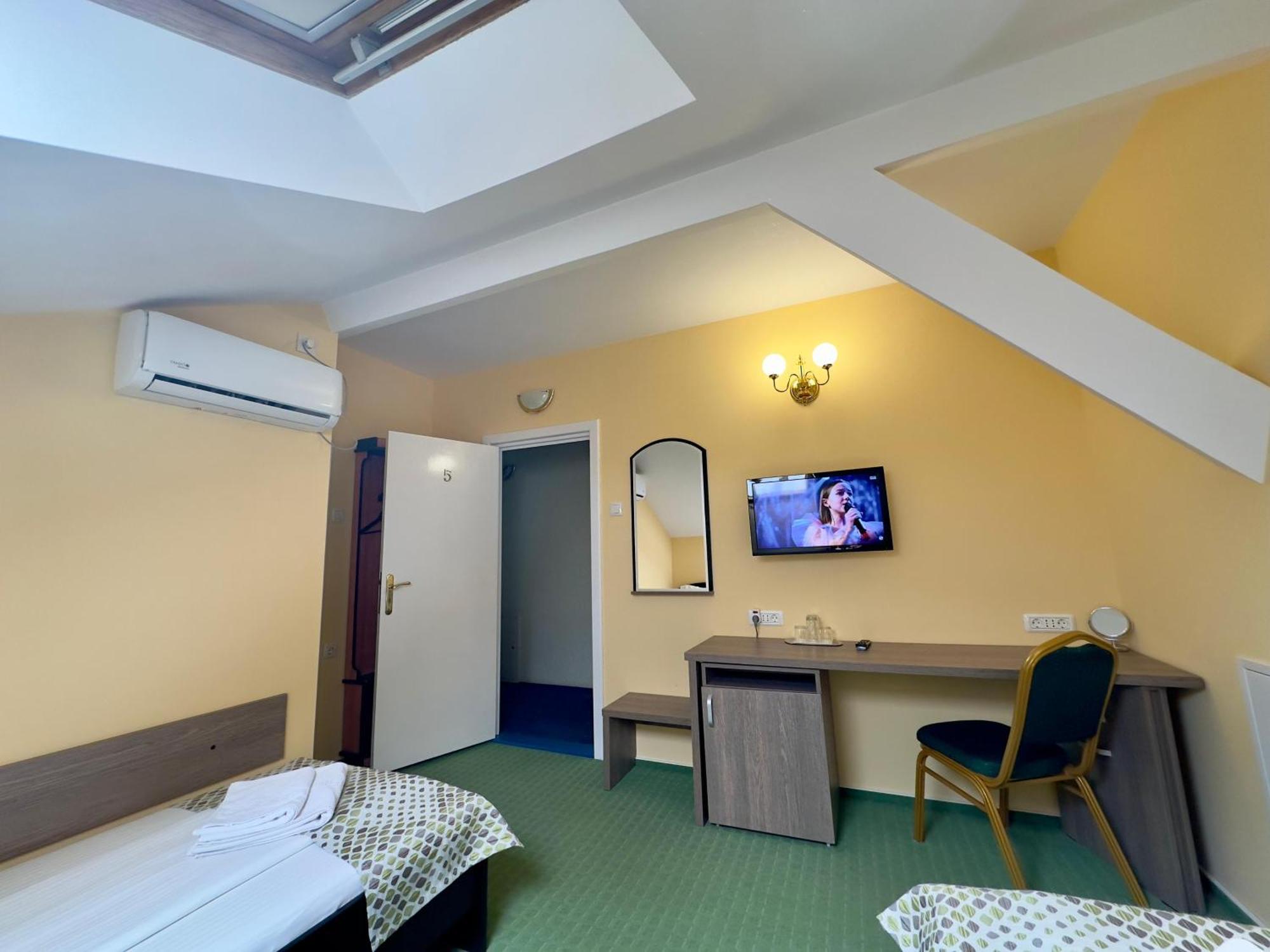 Pension Hotel Fast Radauti Luaran gambar